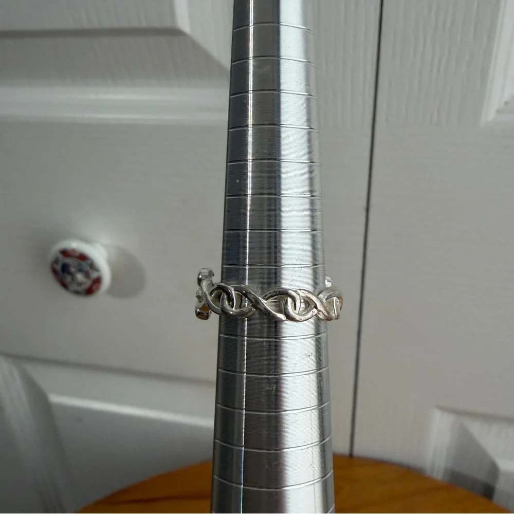Vintage style clear stone infinity band size 7‎